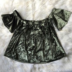 💚Olive Off Shoulder Crop 💚